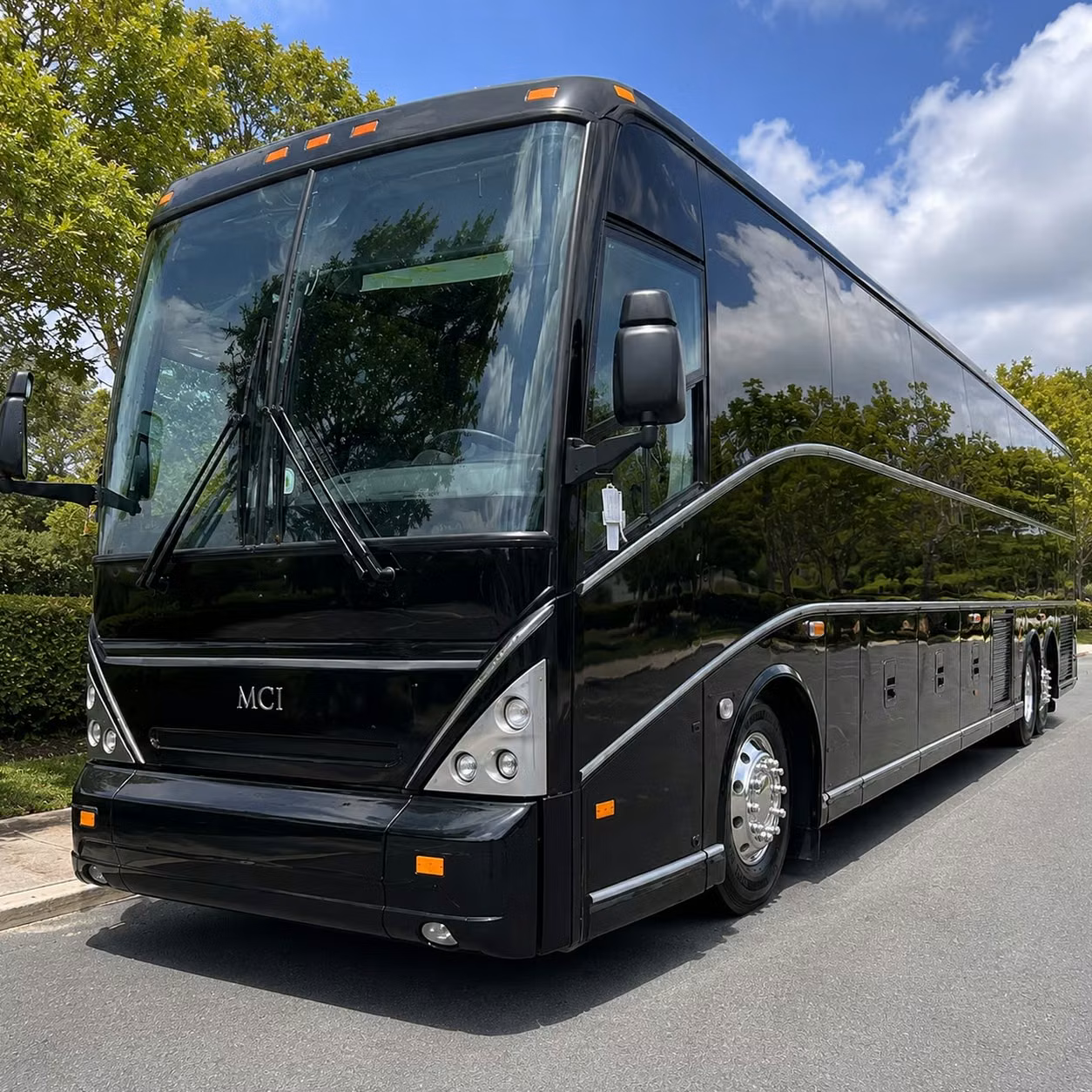 charter bus and shuttle rentals for thousand oaks corporate events and conferences