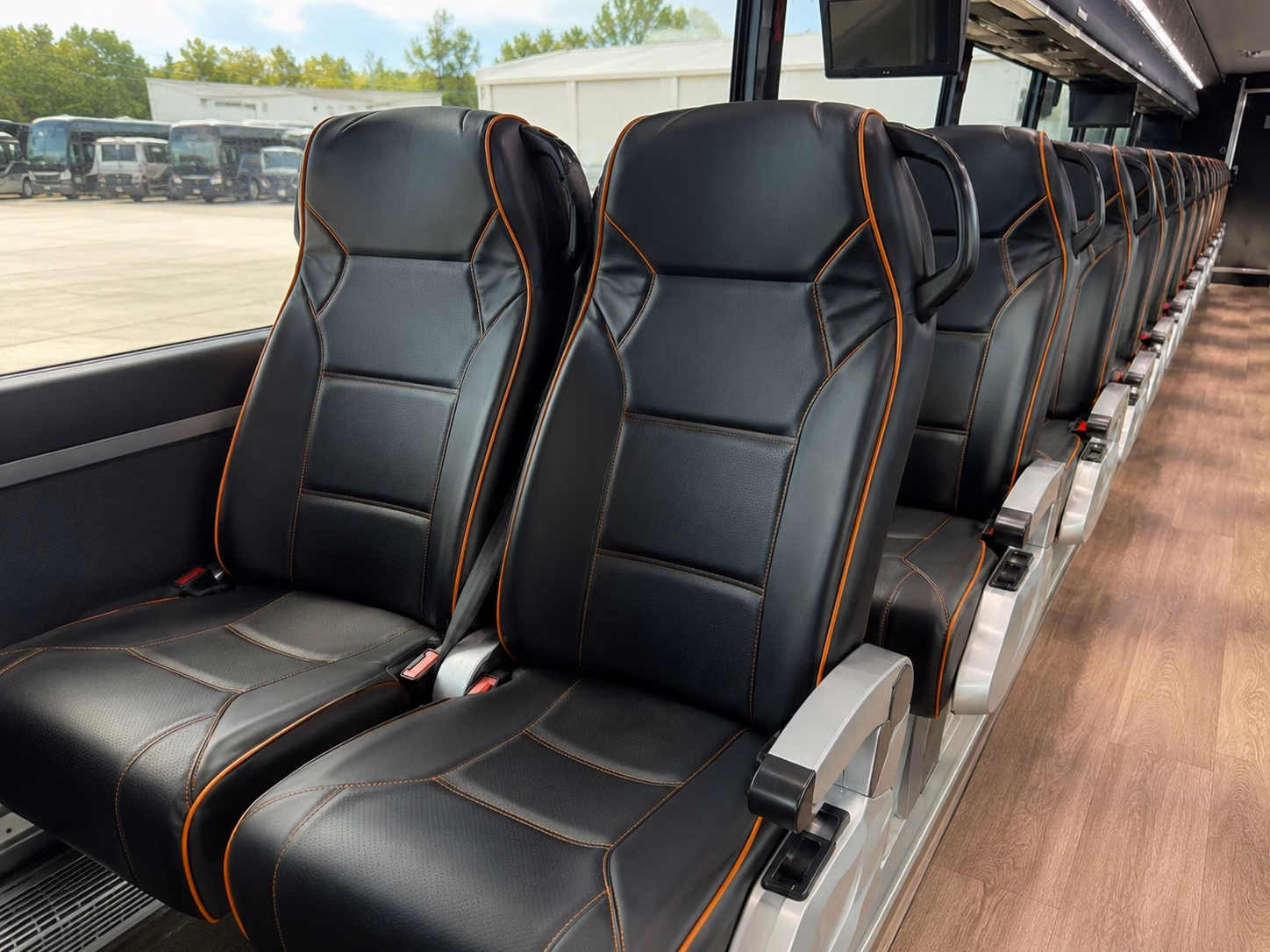shuttle guests between thousand oaks hotels and your ceremony venue without the stress