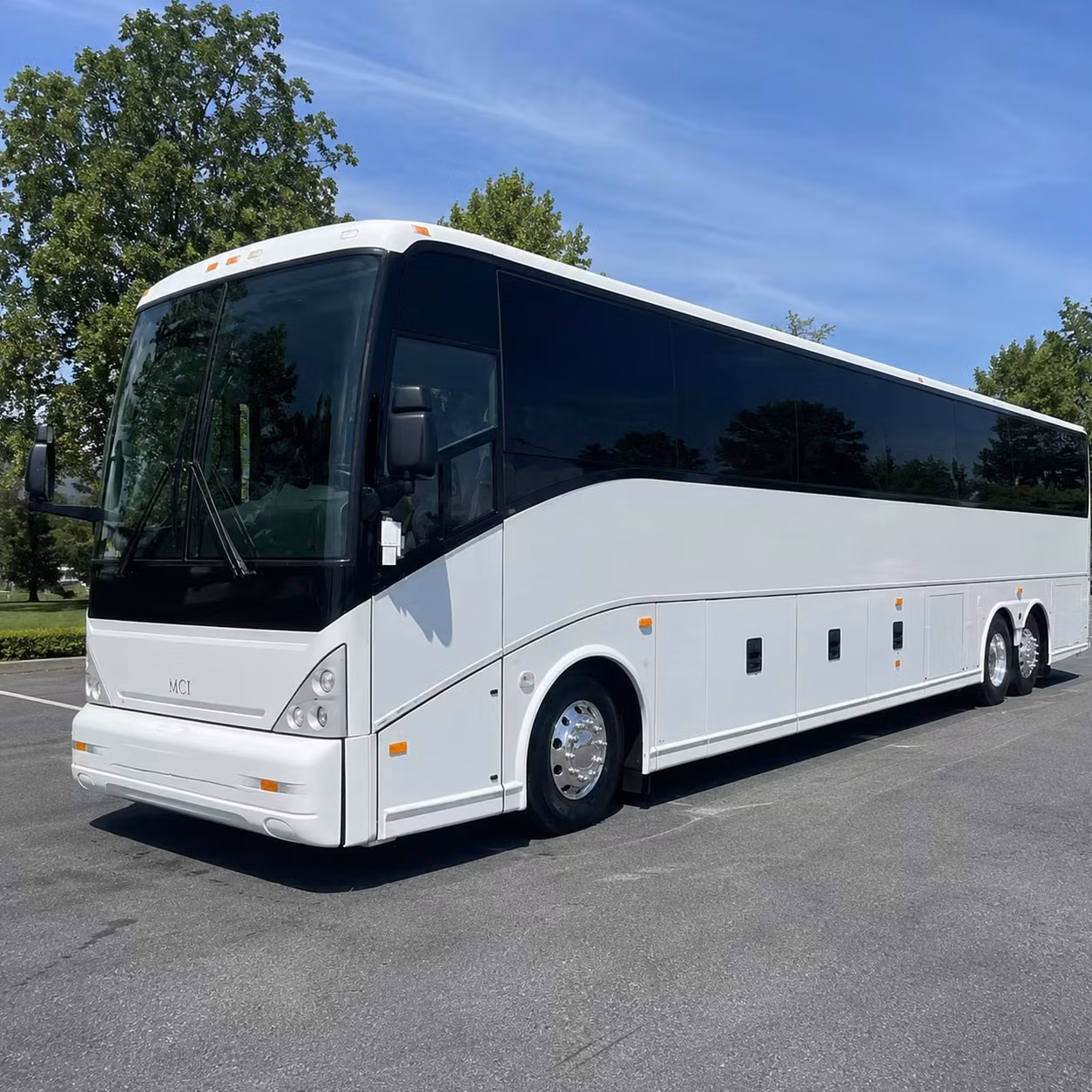 sports team fan charter bus rentals in thousand oaks